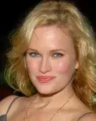 Nicholle Tom