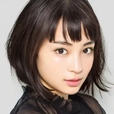 Suzu Hirose
