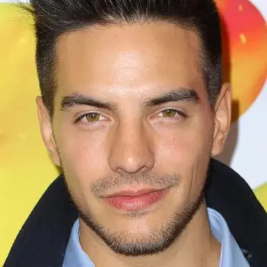 Vadhir Derbez