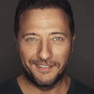 Yiğit Özşener