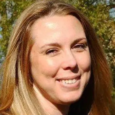 Amanda Farinos