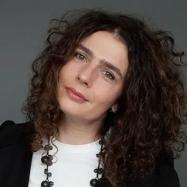 Arsinée Khanjian
