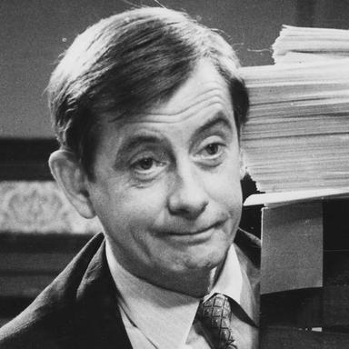 Derek Fowlds
