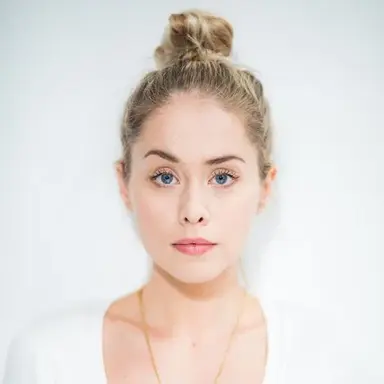 Elke Shari Van Den Broeck