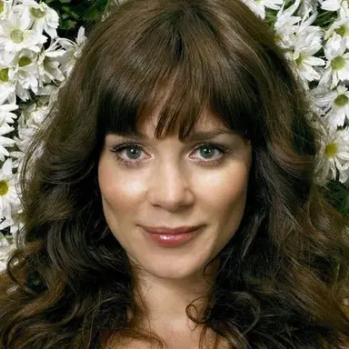 Anna Friel