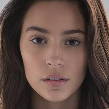 Alexxis Lemire