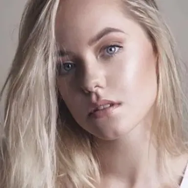Ashley de Lange