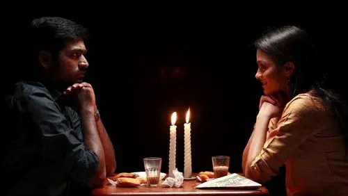 Naduvula Konjam Pakkatha Kaanom