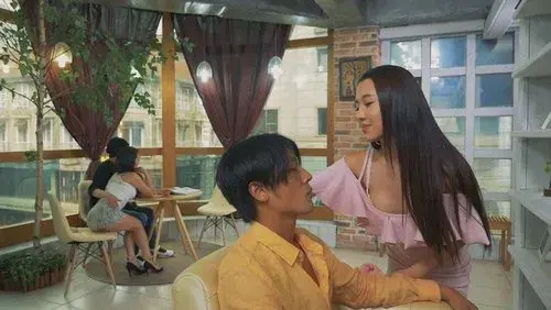 Strange Hair Salon